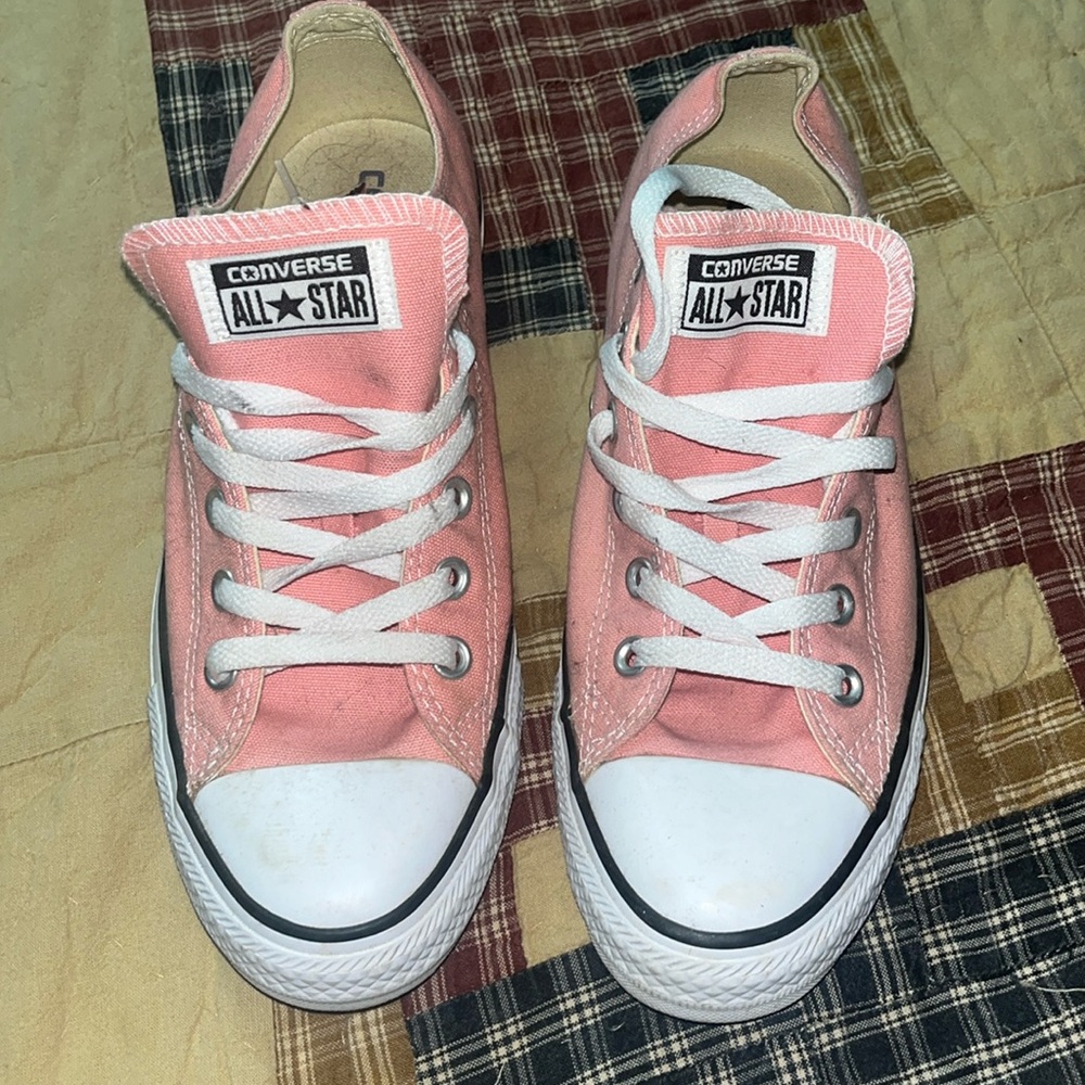 Light pink Converse